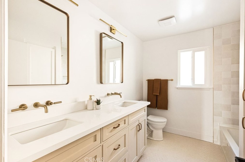 4618 Marwood Dr, Los Angeles CA  90065-5127 exterior