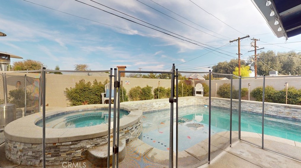 10039 Primrose Dr, Riverside CA  92503-4277 exterior