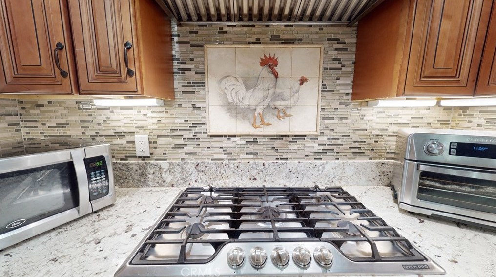 10039 Primrose Dr, Riverside CA  92503-4277 exterior