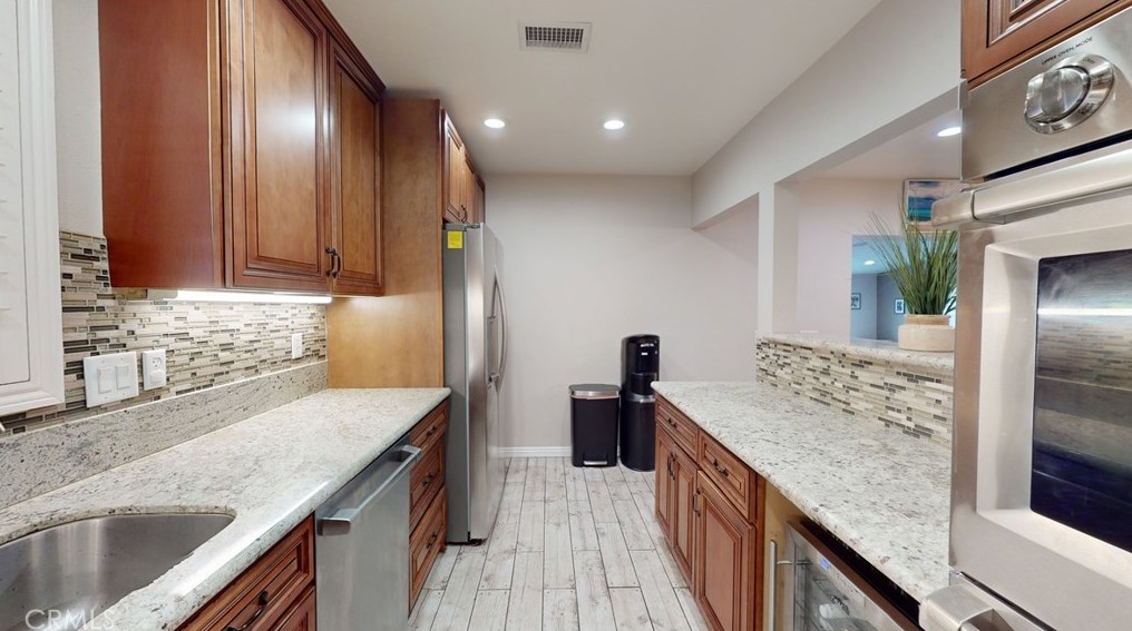 10039 Primrose Dr, Riverside CA  92503-4277 exterior