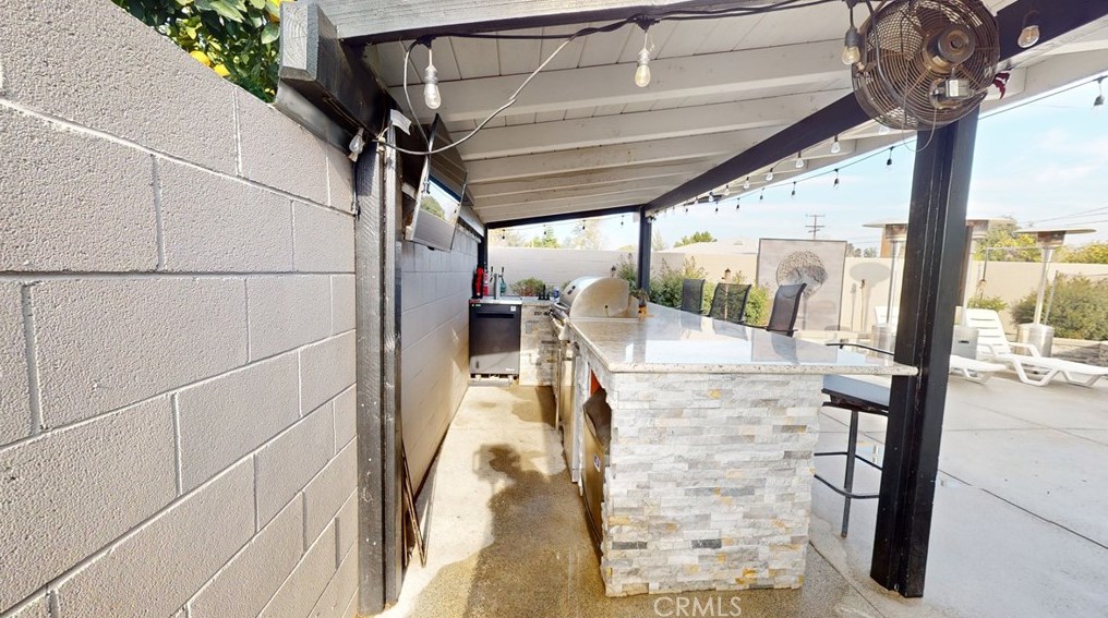 10039 Primrose Dr, Riverside CA  92503-4277 exterior