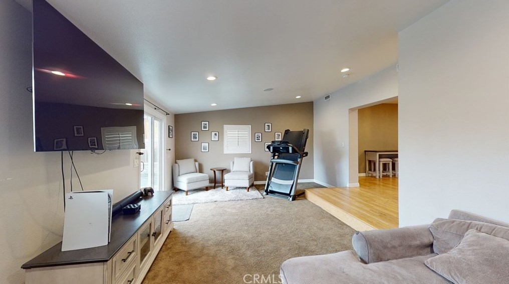 10039 Primrose Dr, Riverside CA  92503-4277 exterior