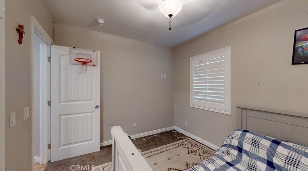 10039 Primrose Dr, Riverside CA  92503-4277 exterior