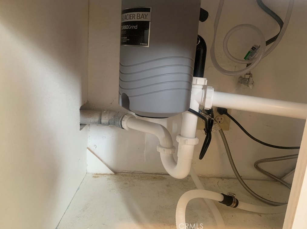 9817 Blanchard Ave, Fontana CA  92335-5815 exterior