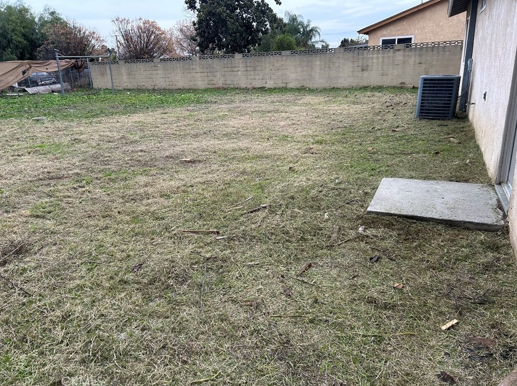 9817 Blanchard Ave, Fontana CA  92335-5815 exterior