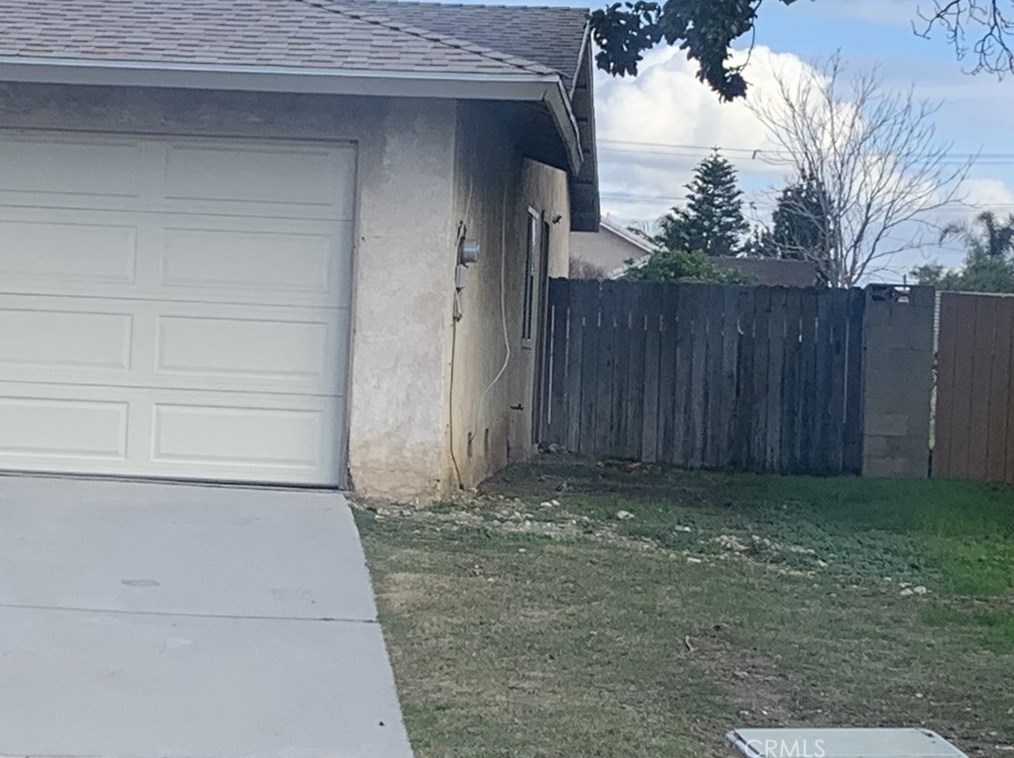 9817 Blanchard Ave, Fontana CA  92335-5815 exterior