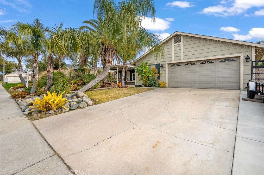 1088 W Granada St, Rialto, CA 92376