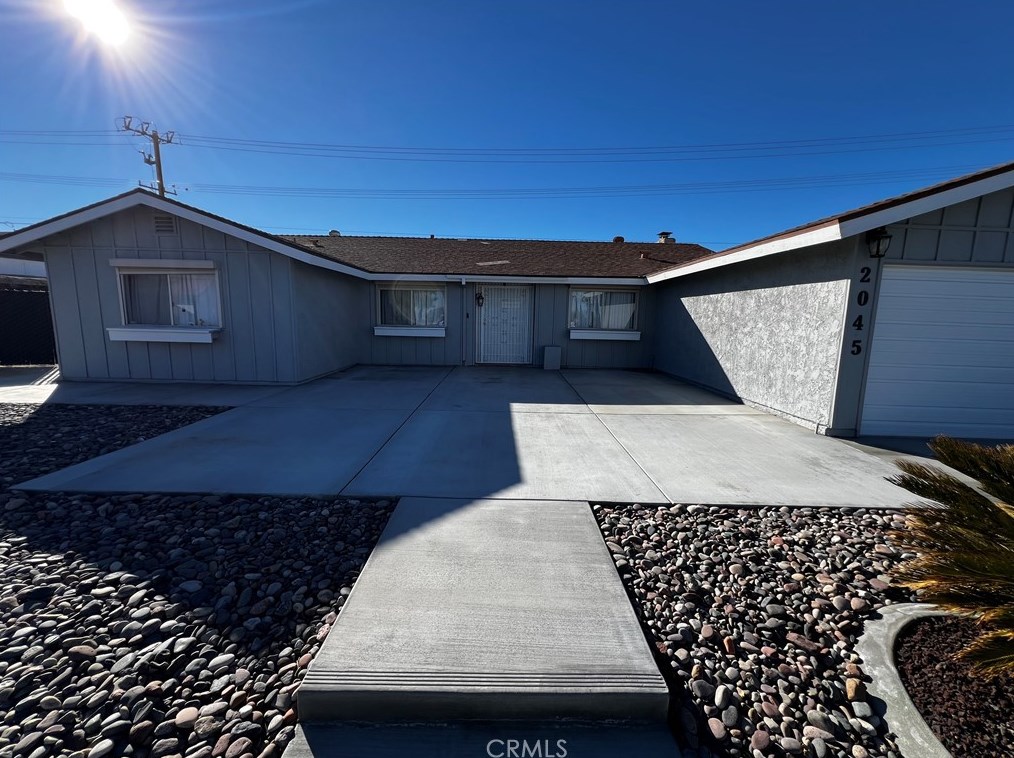 2045 Barcelona Cir, Barstow, CA 92311