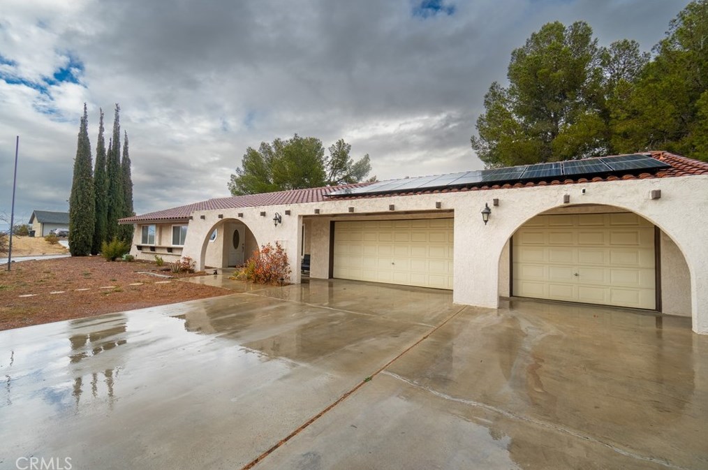 19140 Tomahawk Rd, Apple Valley, CA 92307-5030