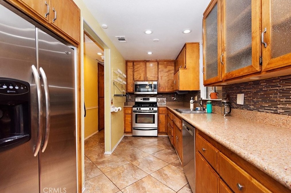 1375 Michigan Ave, Beaumont CA  92223-1726 exterior