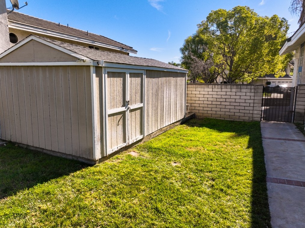 11645 Allwood Dr, Riverside CA  92503-0821 exterior