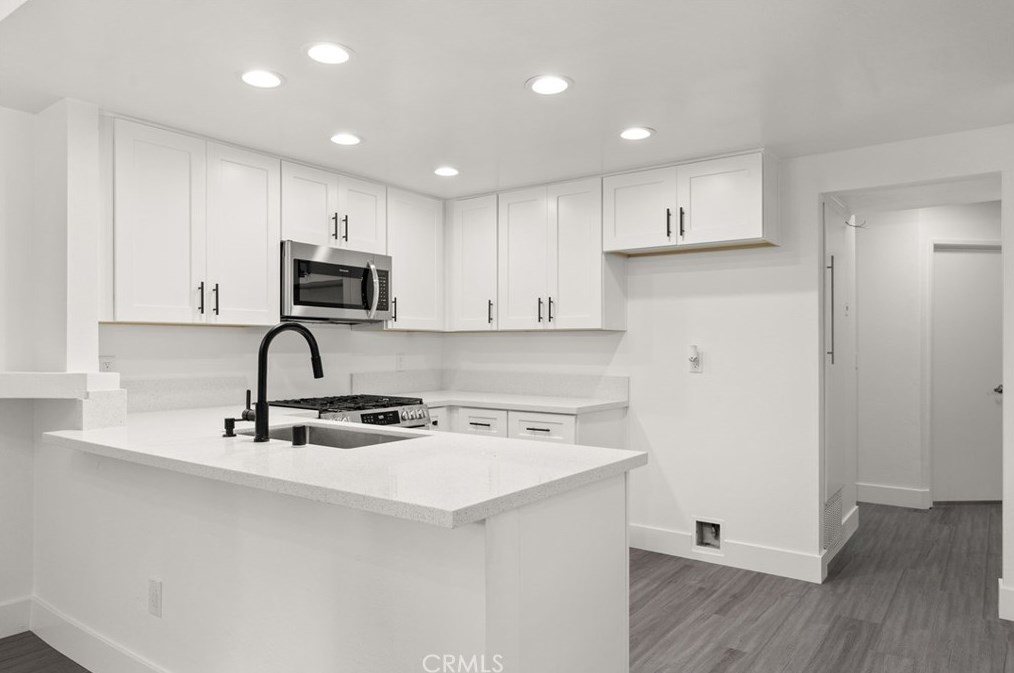 6172 Darcee Dr, Riverside CA  92509-6273 exterior