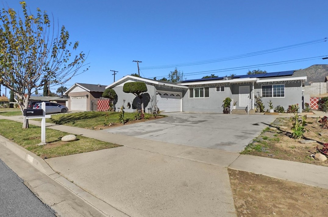 27420 14th St, Highland, CA 92346