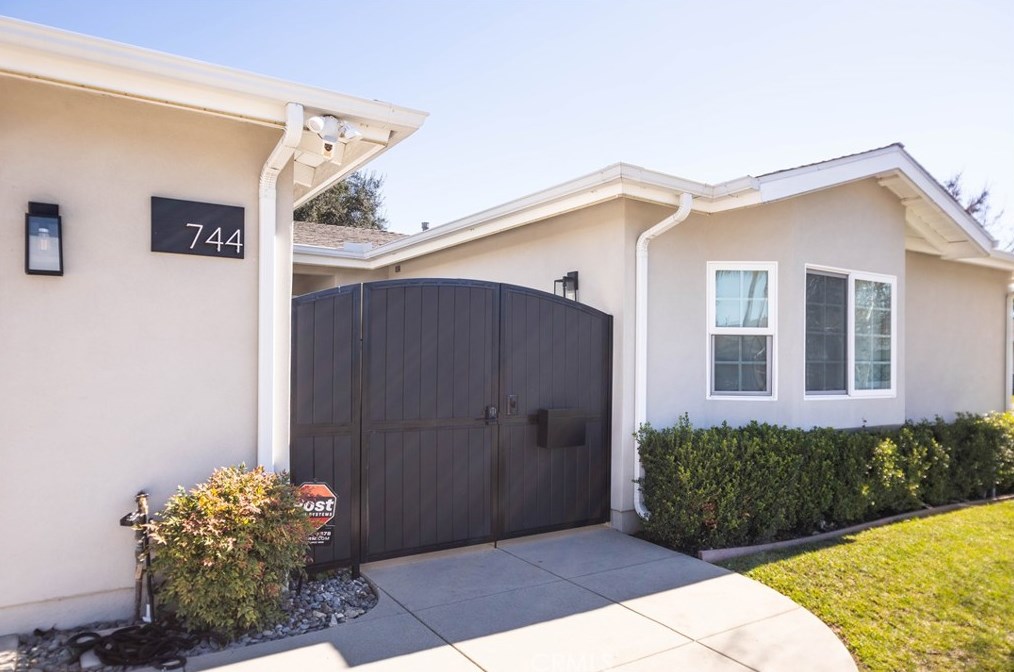 744 Ivescrest Ave, Covina, CA 91724-2517