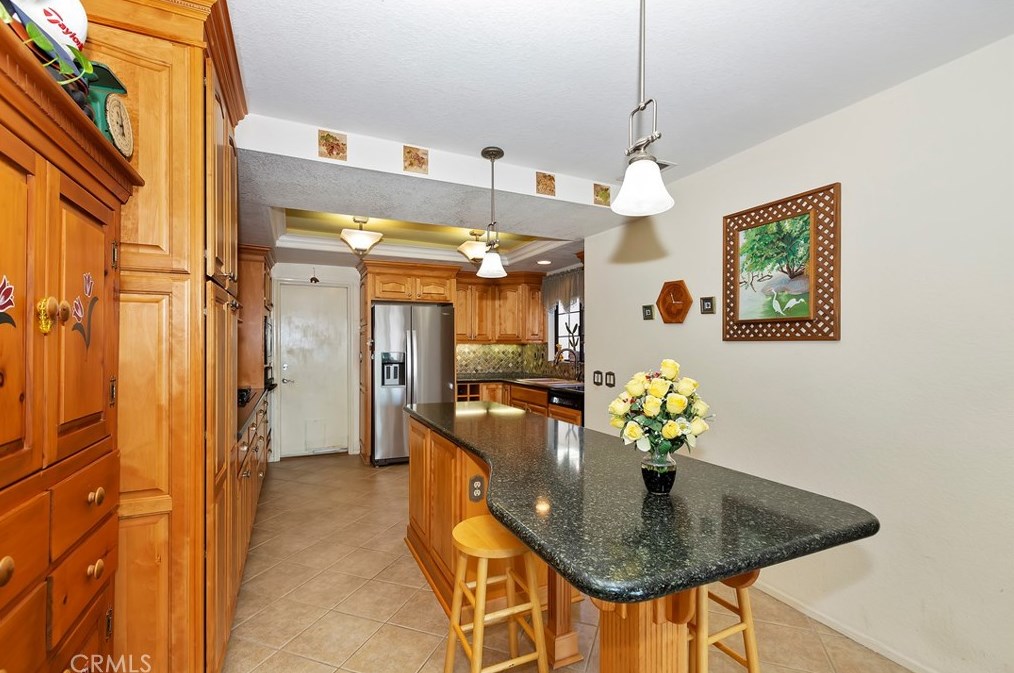 1244 Creekside Ct, Upland CA  91784-7934 exterior