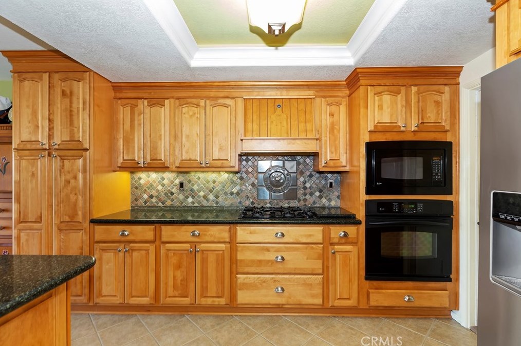 1244 Creekside Ct, Upland CA  91784-7934 exterior