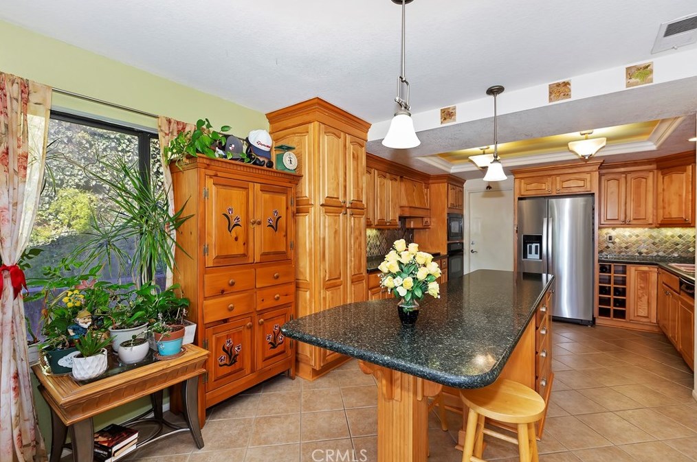 1244 Creekside Ct, Upland CA  91784-7934 exterior