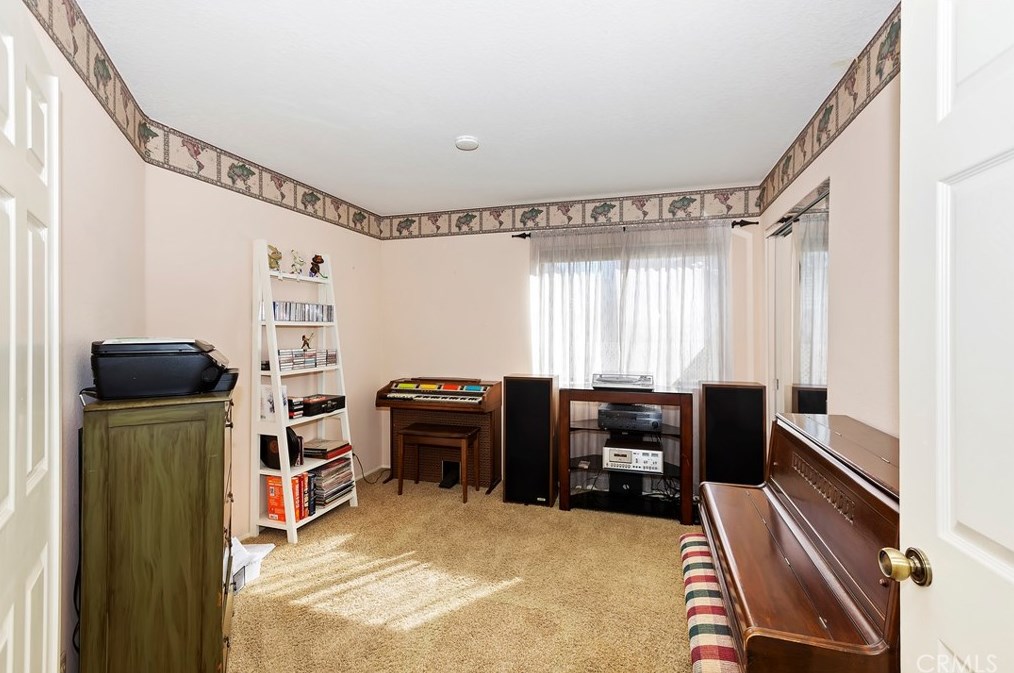 1244 Creekside Ct, Upland CA  91784-7934 exterior