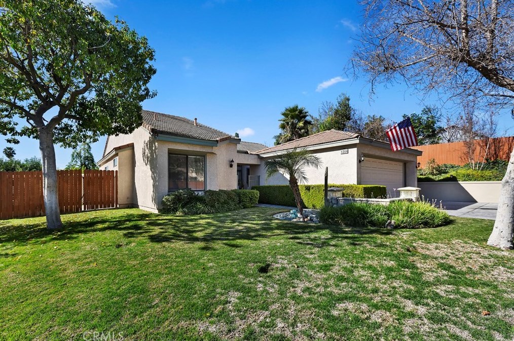 1244 Creekside Ct, Upland CA  91784-7934 exterior