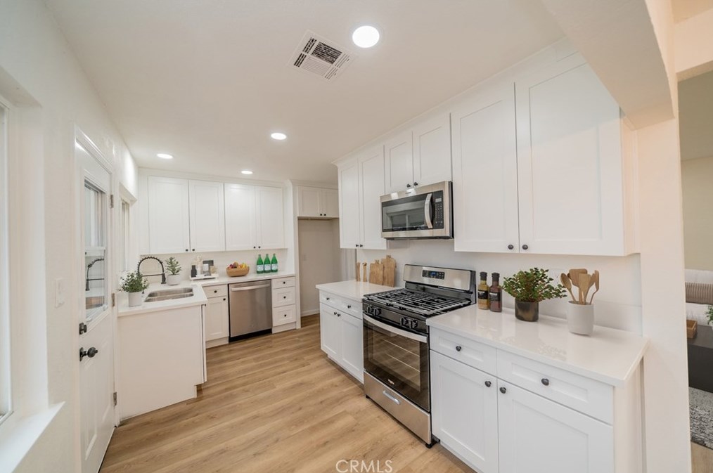 3948 Conejo Dr, San Bernardino CA  92404-1943 exterior