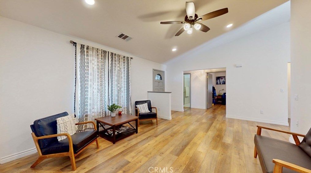 19939 Sahale Rd, Apple Valley CA  92307-7204 exterior