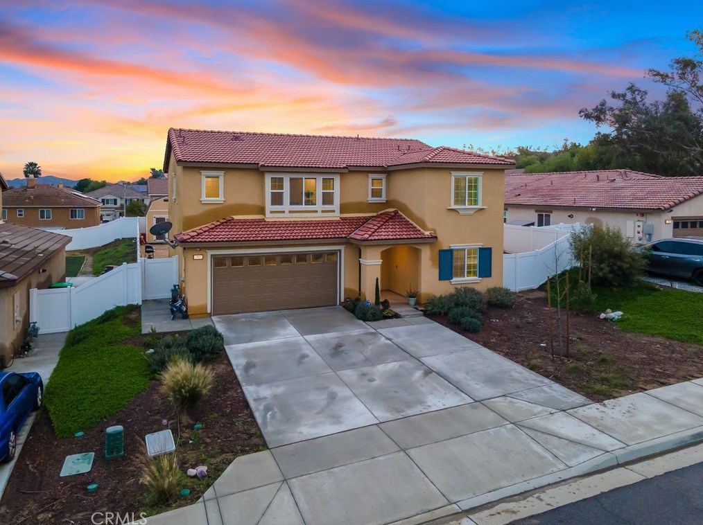 717 Van Way, Perris, CA 92570