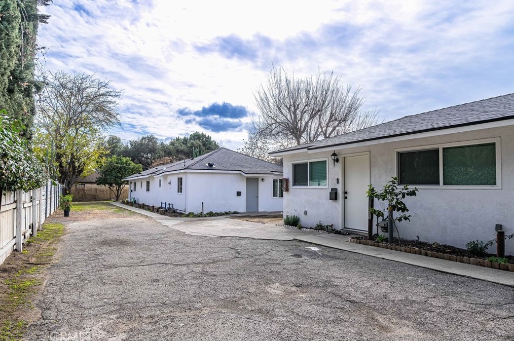 200 Phillips St, Ontario CA  91762-5141 exterior