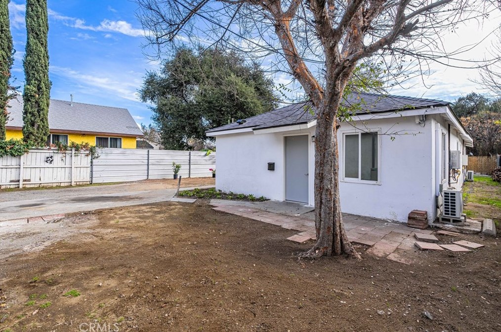 200 Phillips St, Ontario CA  91762-5141 exterior