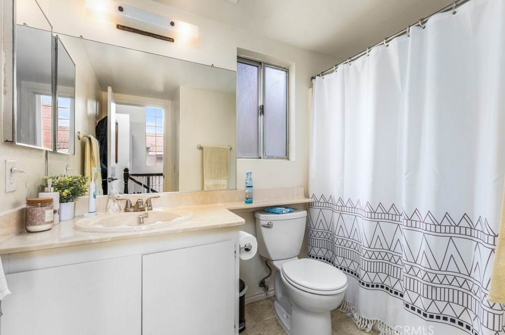 11840 Honey Holw, Moreno Valley CA  92557-6106 exterior