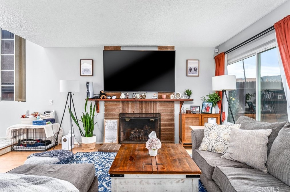 11840 Honey Holw, Moreno Valley CA  92557-6106 exterior