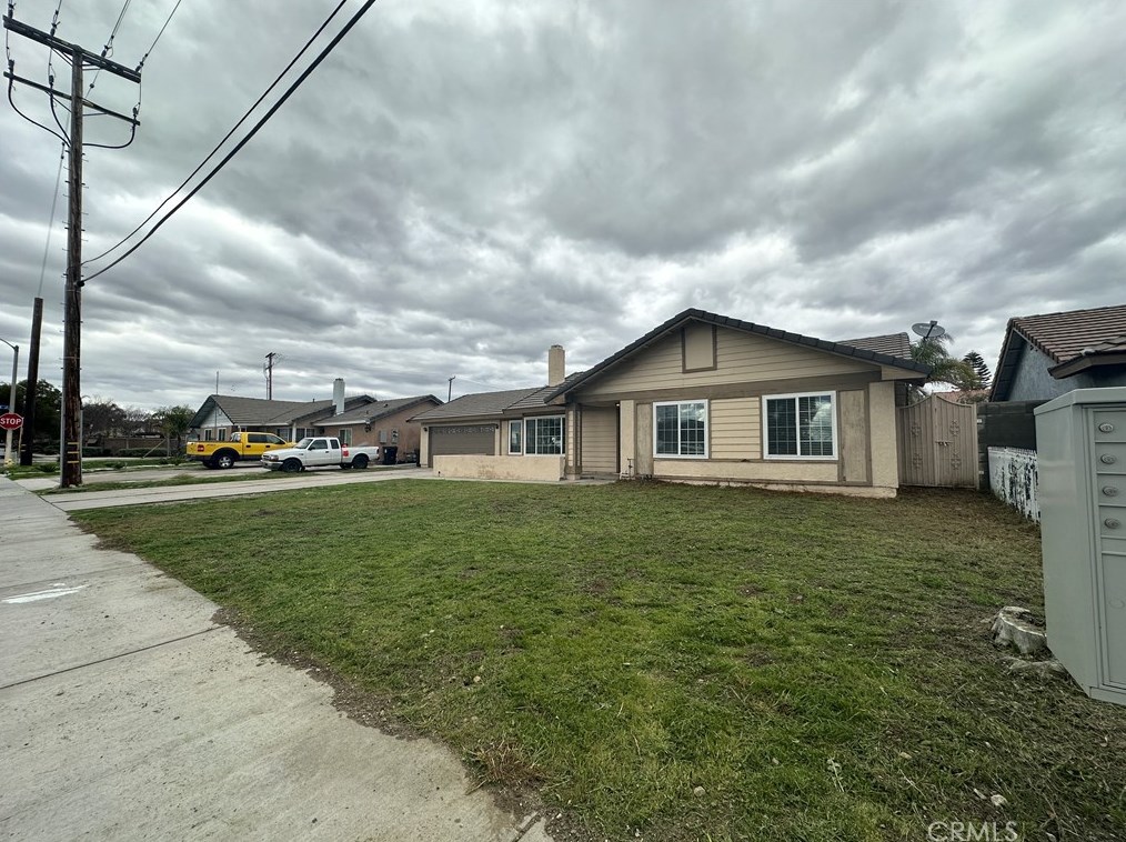 1678 W Etiwanda Ave, Rialto, CA 92376