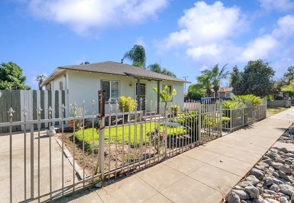 268 E Magnolia St, Pomona, CA 91767
