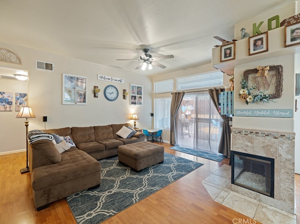 15483 Doheny Ln, Victorville, CA 92394-1590