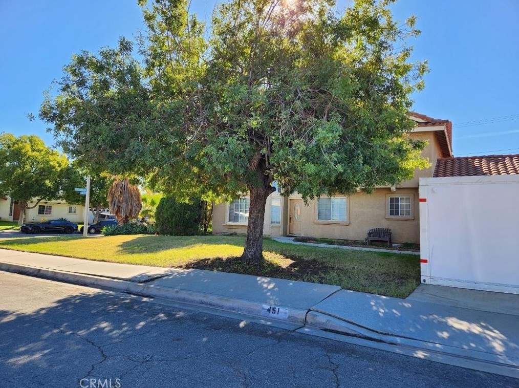 451 E Winchester Dr, Rialto, CA 92376