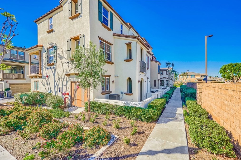 7010 Dorland St, Chino, CA 91710-8137