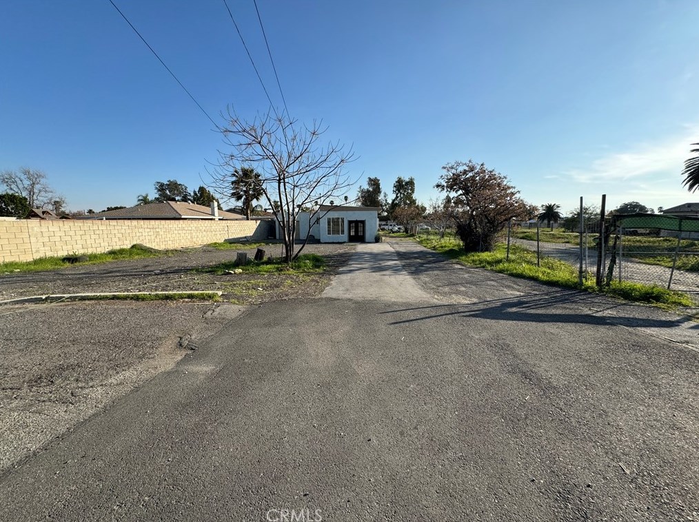 17595 Court St, Fontana, CA 92336-2771