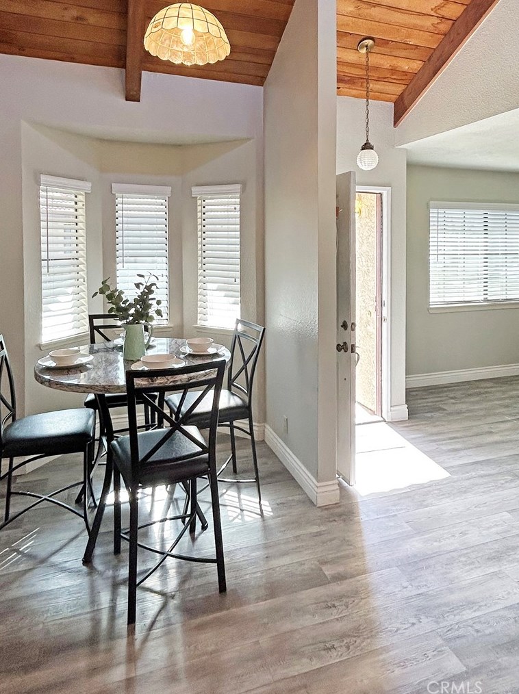 19227 Elm Dr, Apple Valley CA  92308-8987 exterior