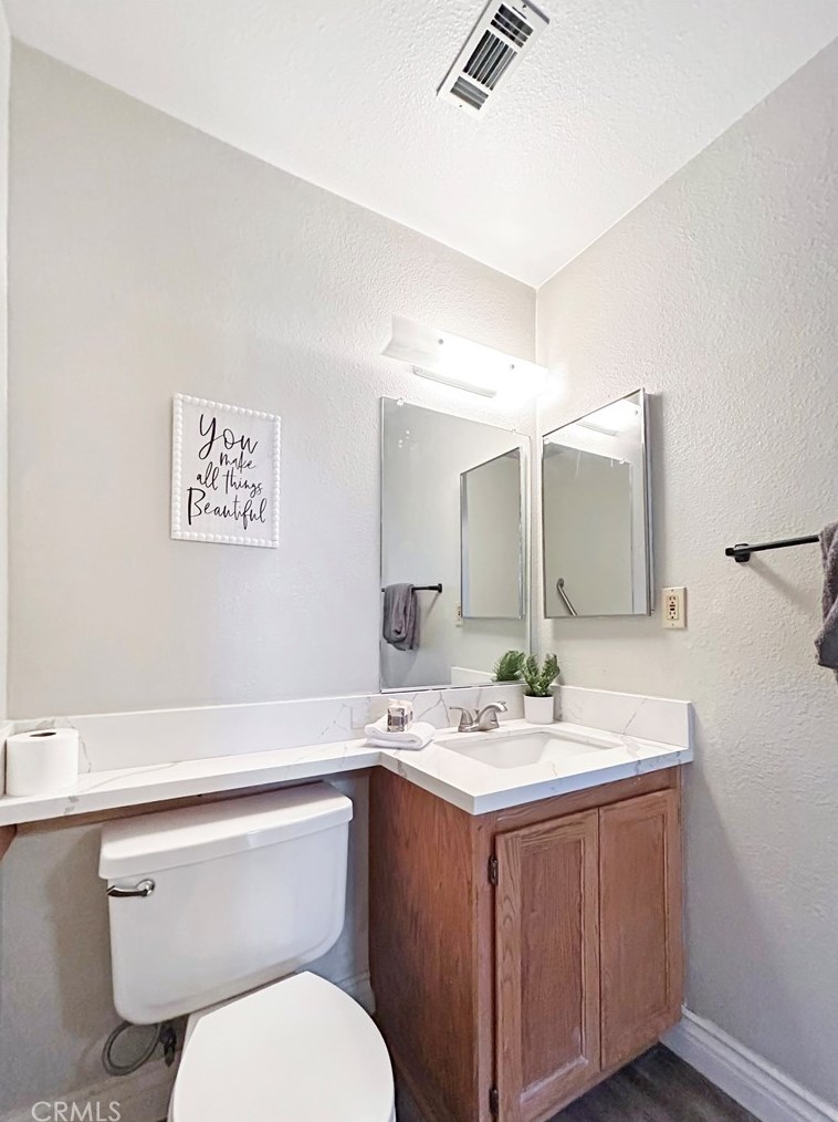 19227 Elm Dr, Apple Valley CA  92308-8987 exterior