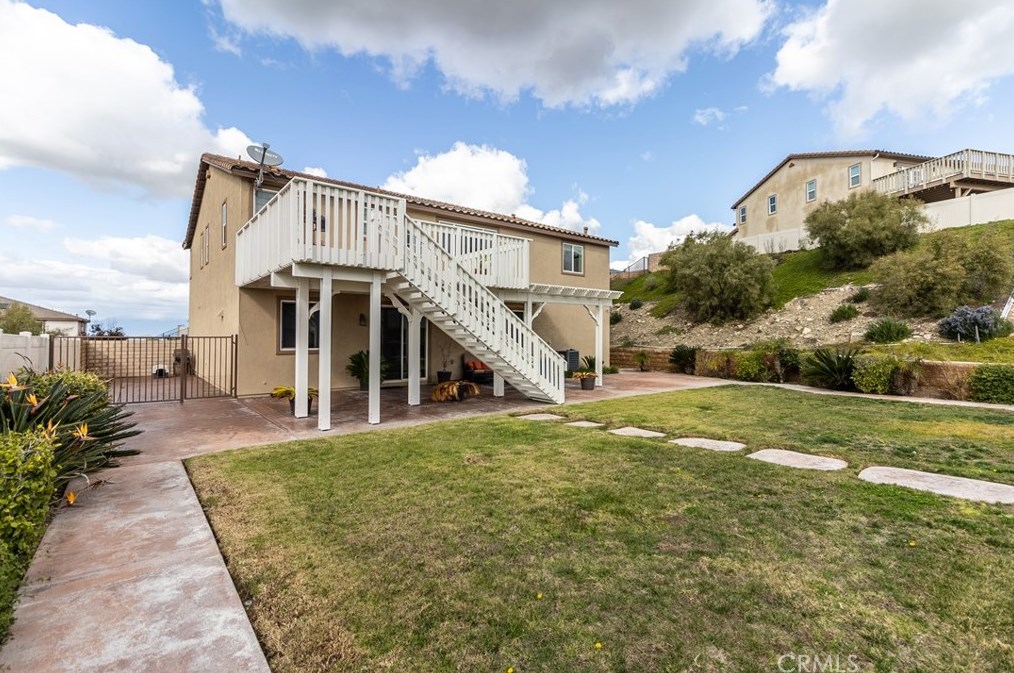16657 Golden Bluff Loop, Riverside CA  92503-0244 exterior