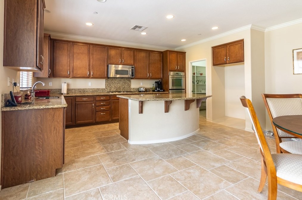 16657 Golden Bluff Loop, Riverside CA  92503-0244 exterior