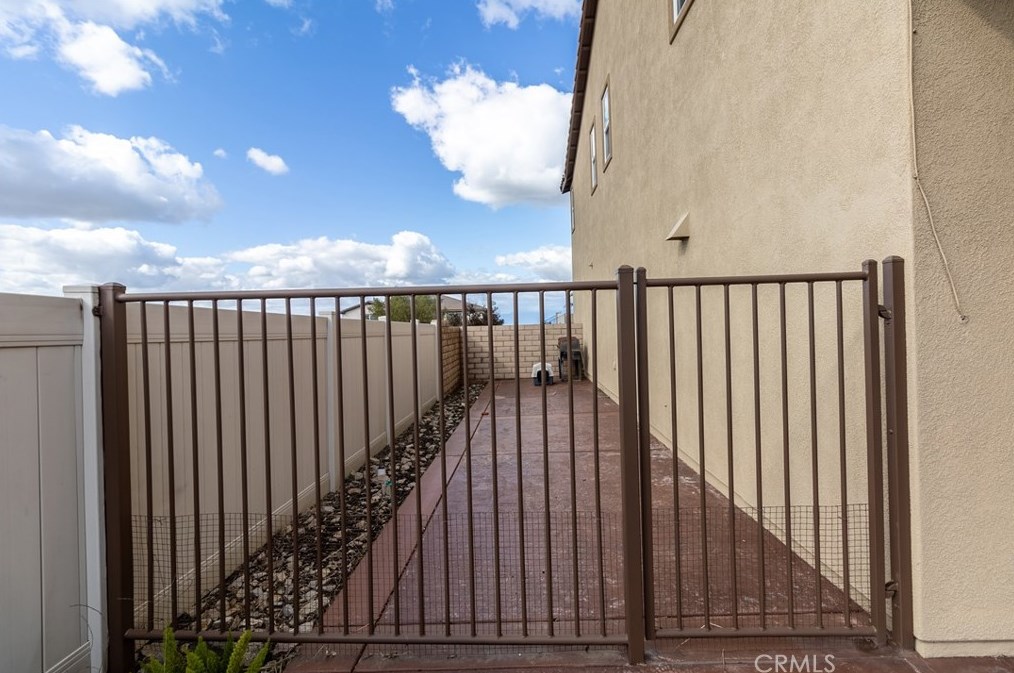 16657 Golden Bluff Loop, Riverside CA  92503-0244 exterior