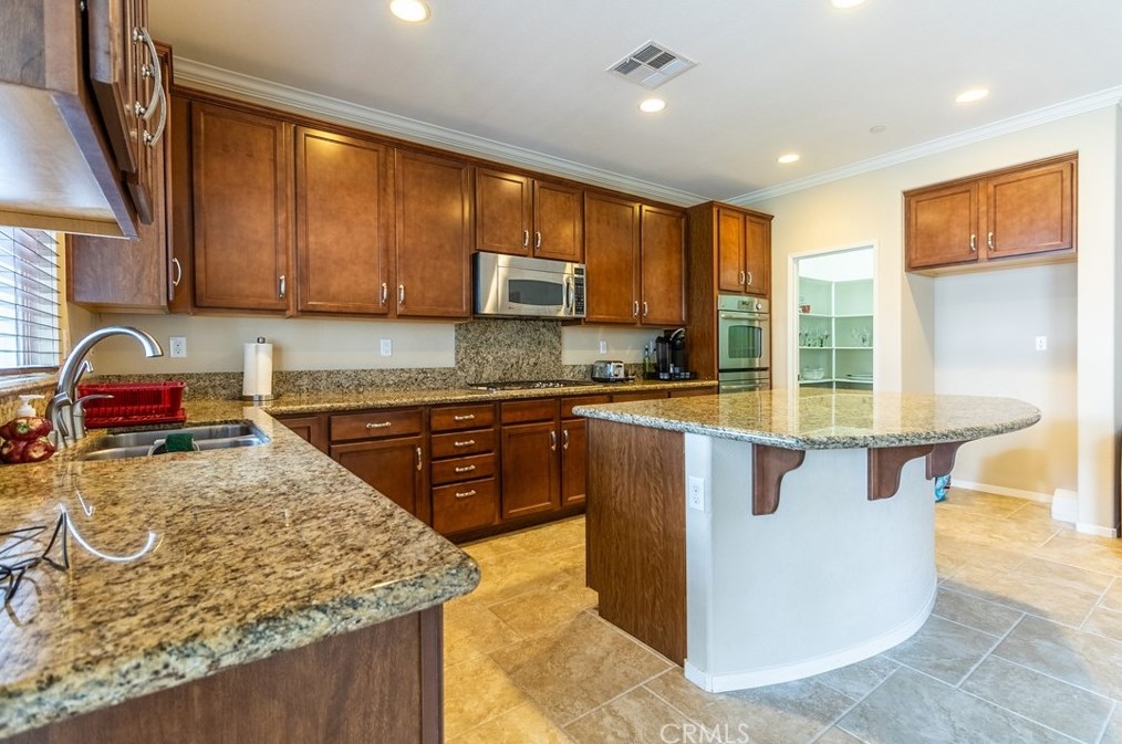 16657 Golden Bluff Loop, Riverside CA  92503-0244 exterior