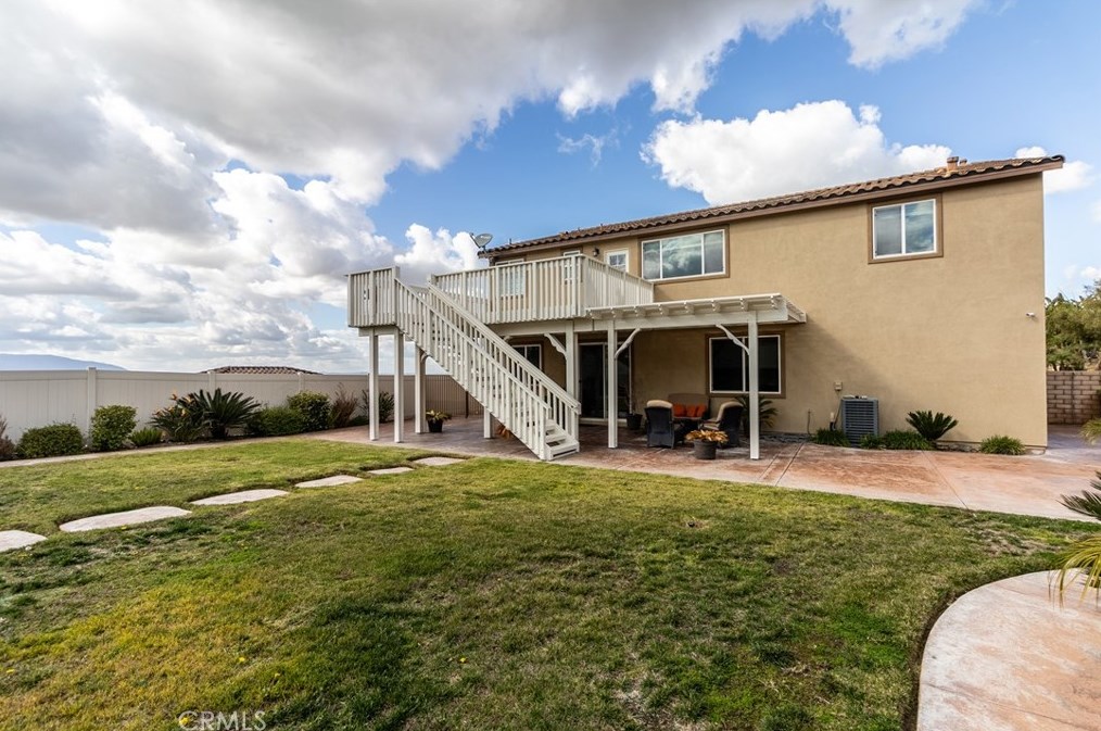 16657 Golden Bluff Loop, Riverside CA  92503-0244 exterior