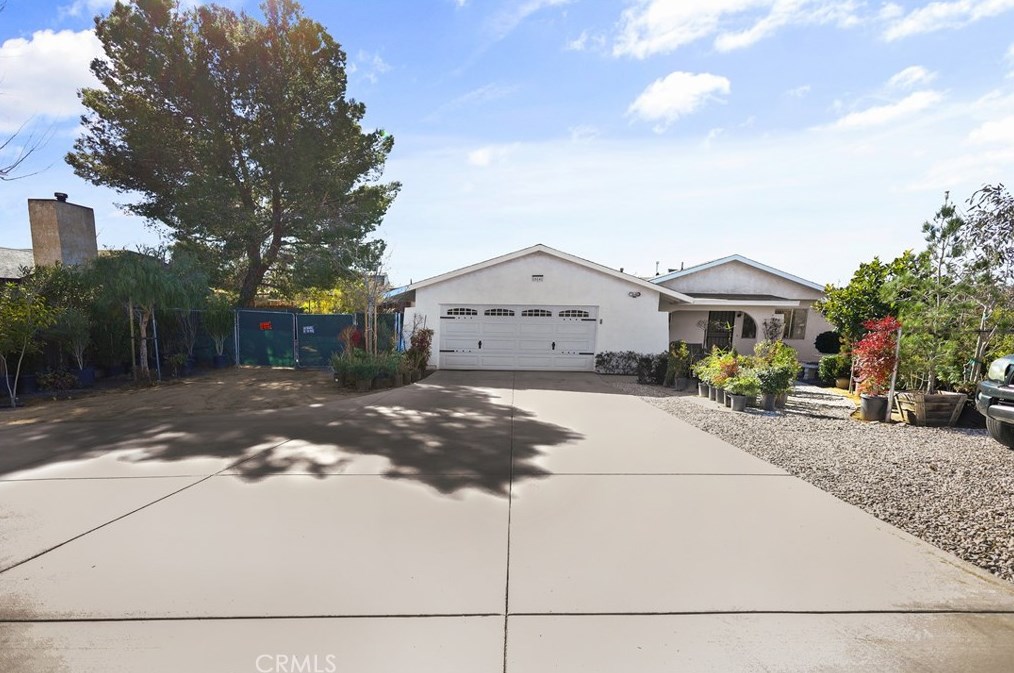 16141 Nisqualli Rd, Victorville, CA 92395-9738