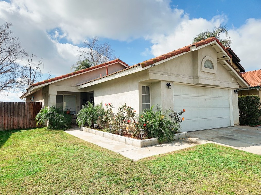 3856 Salmon River Ln, Ontario, CA 91761-0214