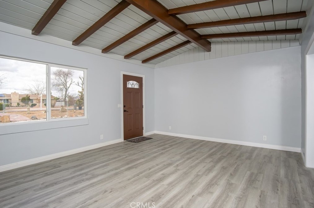 14167 Kiowa Rd, Apple Valley CA  92307-3976 exterior