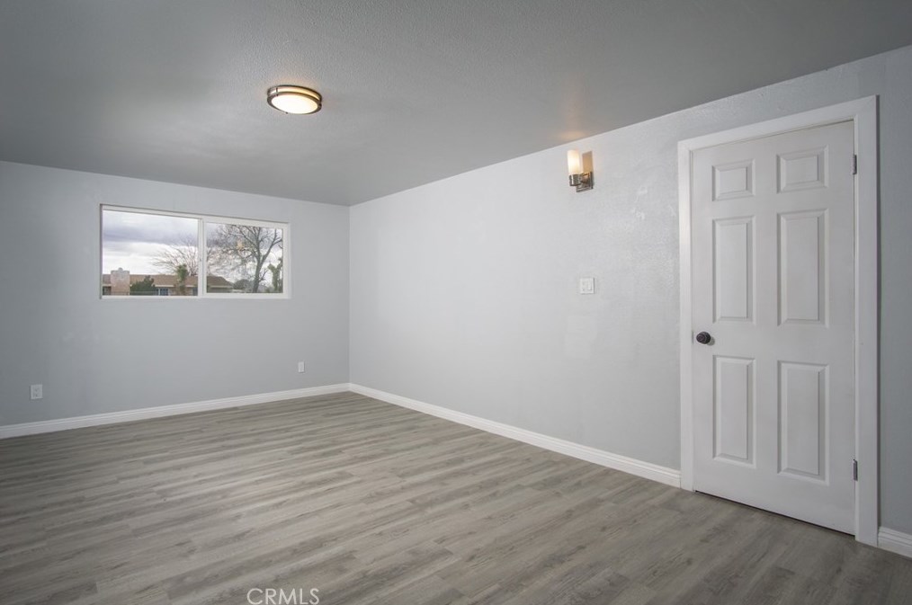 14167 Kiowa Rd, Apple Valley CA  92307-3976 exterior