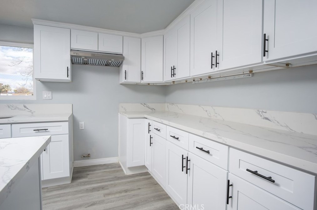 14167 Kiowa Rd, Apple Valley CA  92307-3976 exterior