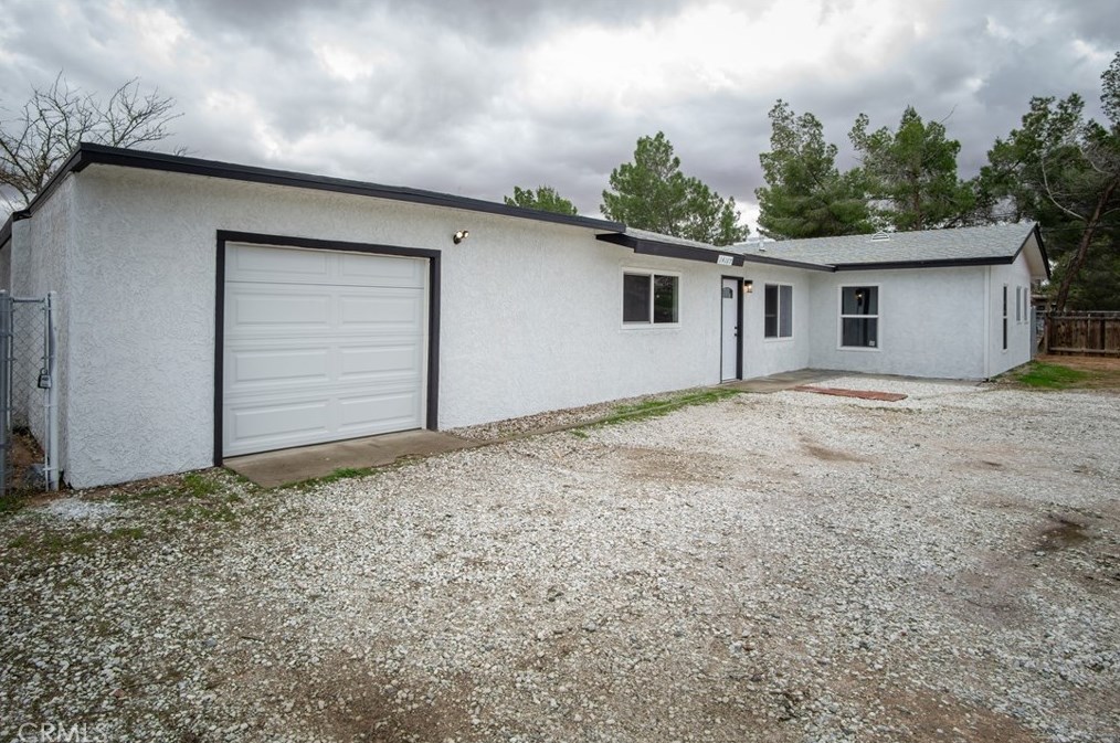 14167 Kiowa Rd, Apple Valley, CA 92307