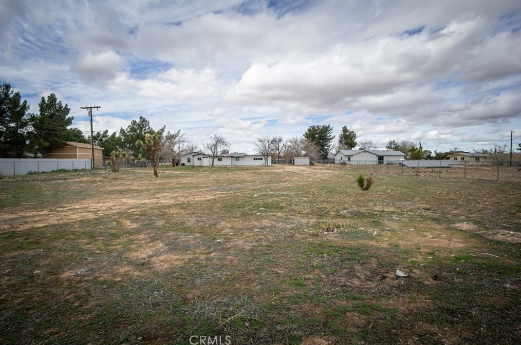 14167 Kiowa Rd, Apple Valley CA  92307-3976 exterior